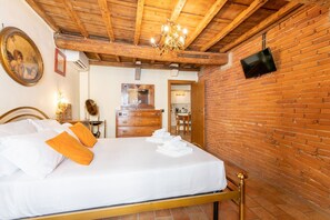3 habitaciones, tabla de planchar con plancha y cuna de viaje