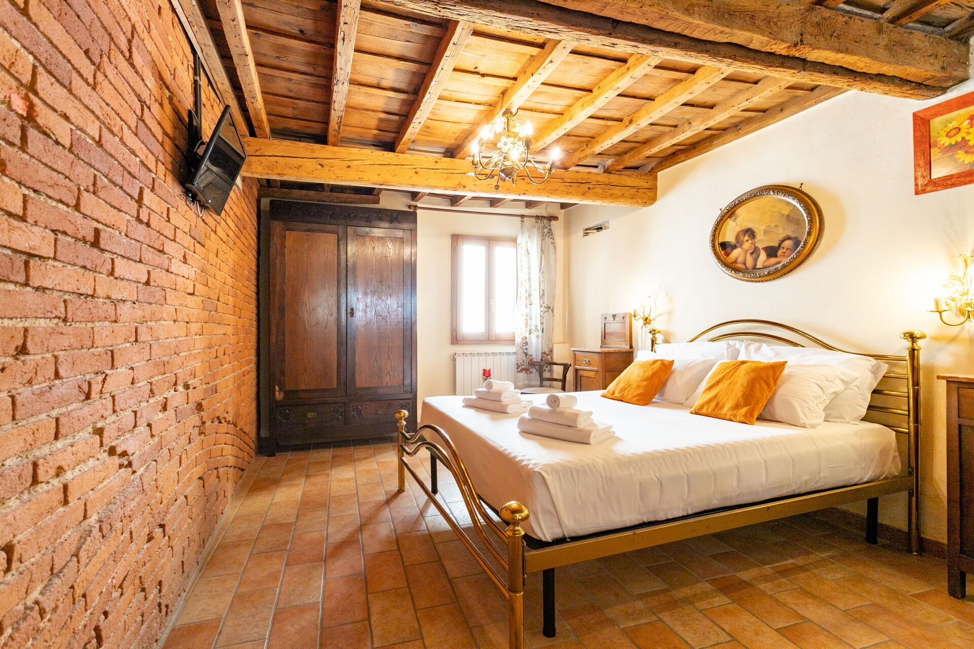 3 bedrooms, iron/ironing board, travel cot, free WiFi