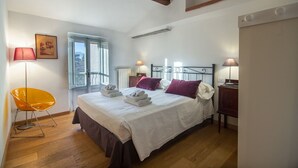 2 chambres, fer et planche à repasser, lit parapluie, Wi-Fi gratuit
