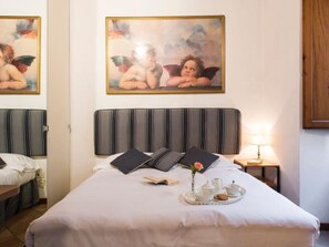 1 bedroom, desk, iron/ironing board, travel crib - Georgofili, Lovely 1 Br Apartment By Halldis (Florence)