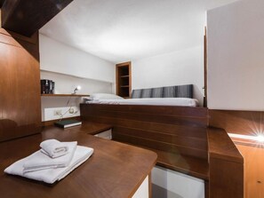 1 bedroom, desk, iron/ironing board, travel cot - Georgofili, Lovely 1 Br Apartment By Halldis (Florence)