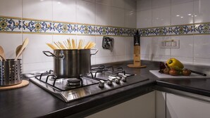 Coffee/tea maker, fridge, microwave, oven - Terme Studio by Halldis (Florence)