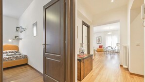 Interior - Anselmi Modern 2 Br Flat By Halldis (Florence)