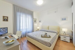 2 bedrooms, iron/ironing board, travel cot, free WiFi