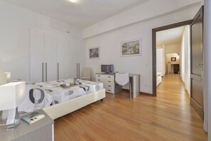 3 soverom, strykejern/-brett, reiseseng for barn og wi-fi (inkludert)