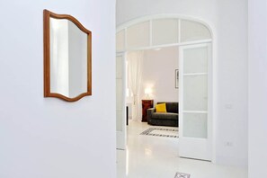 Interior - Carlo Alberto, Modern&bright 1 Br Flat By Halldis (Rome)
