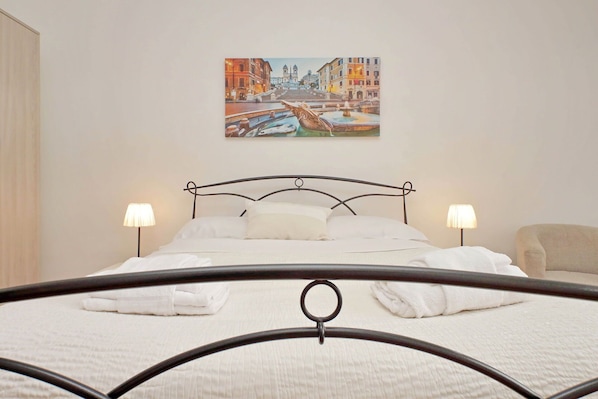 4 bedrooms, iron/ironing board, travel cot, free WiFi