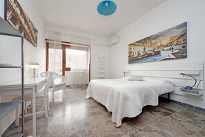 4 soverom, strykejern/-brett, reiseseng for barn og wi-fi (inkludert)