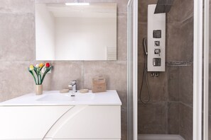 Dusj, hårføner og bidé