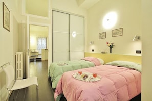 2 bedrooms, iron/ironing board, travel cot, free WiFi