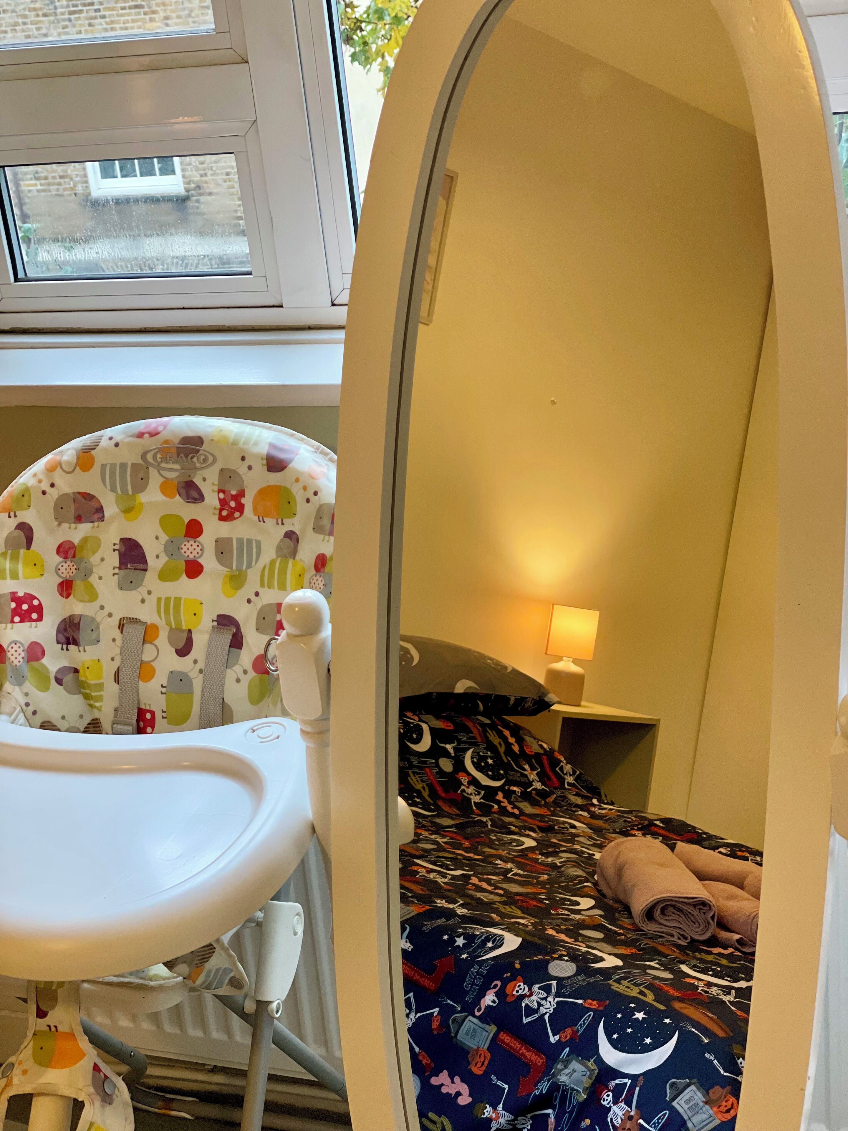 3 bedrooms, desk, iron/ironing board, travel crib