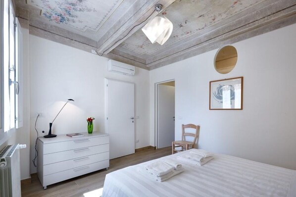 3 bedrooms, iron/ironing board, travel cot, free WiFi