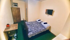 经典双人房或双床房 | 客房内保险箱、熨斗/熨衣板、免费 WiFi