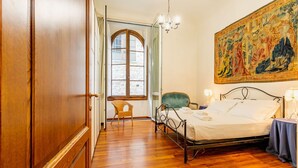 2 bedrooms, iron/ironing board, travel crib, WiFi (free) - Signoria Vista, Bright & Cozy 2 Br Apartment By Halldis (Florence)