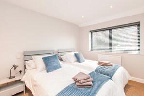 4 bedrooms, desk, free WiFi, bed sheets