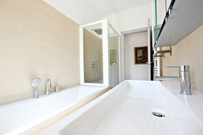 Shower, hair dryer, bidet - Giulietti 2250, Bright 3BR With Balcony By Halldis (Rome)