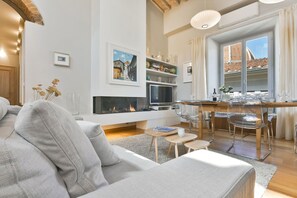 TV, fireplace