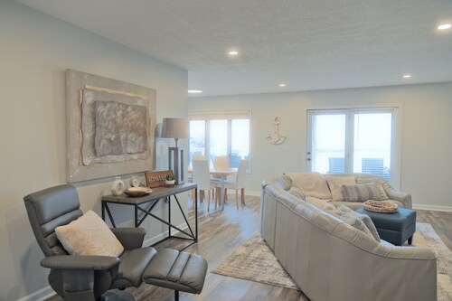 Beachside Bliss  |  Airy Vibes and Island Views