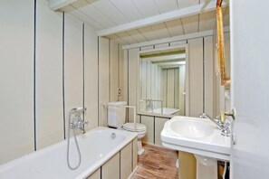 Hair dryer, bidet - Gregoriana 4112, Lovely Studio Apt In Rome City Centre By Halldis (Rome)