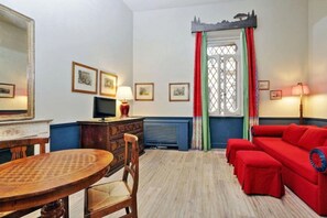 TV, fireplace - Gregoriana 4112, Lovely Studio Apt In Rome City Centre By Halldis (Rome)