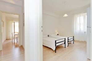 2 bedrooms, desk, iron/ironing board, travel crib