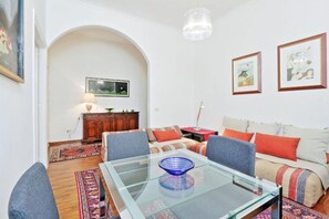 TV - Tirso, Amazing 1 Br Flat In Rome By Halldis (Rome)