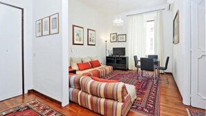 TV - Tirso, Amazing 1 Br Flat In Rome By Halldis (Rome)