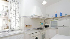 Coffee/tea maker, fridge, microwave, oven - Tirso, Amazing 1 Br Flat In Rome By Halldis (Rome)