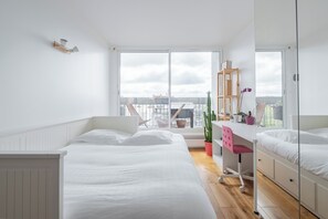 3 bedrooms, desk, WiFi, bed sheets - Ten-Storey Couture, by Veeve (Paris)