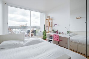3 slaapkamers, een bureau, wifi, beddengoed