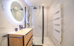 Shower, hair dryer - Apartment in Cannes with 2 bedrooms sleeps 6 (Cannes)