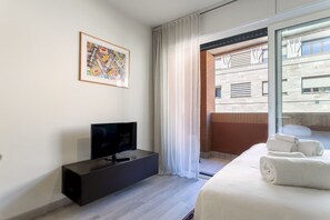 1 bedroom, iron/ironing board, travel cot, free WiFi