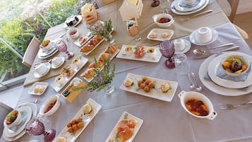 Petit déjeuner complet compris tous les jours