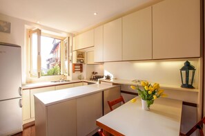 Kühlschrank, Ofen, Herdplatte, Geschirrspüler