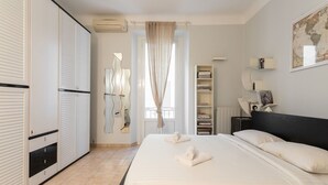 1 bedroom, iron/ironing board, travel crib, WiFi (free) - Lecco, Quite 1 Br Flat By Halldis (Milan)