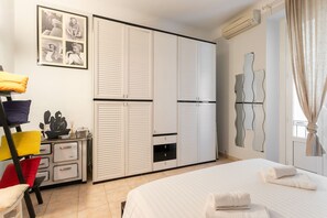1 bedroom, iron/ironing board, travel cot, free WiFi - Lecco, Quite 1 Br Flat By Halldis (Milan)