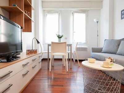 Poggibonsi, Brand New 1 Br Flat In Milan By Halldis