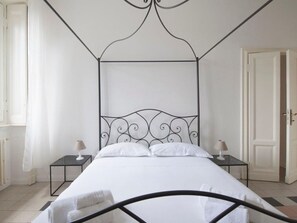 1 soverom, strykejern/-brett, reiseseng for barn og wi-fi (inkludert)