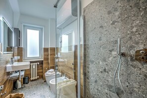 Family Apartment, Multiple Bedrooms (Starkeeper Apartment) | Bathroom | Shower, hair dryer, bidet, towels - Starkeeper Apartment (Pragelato)