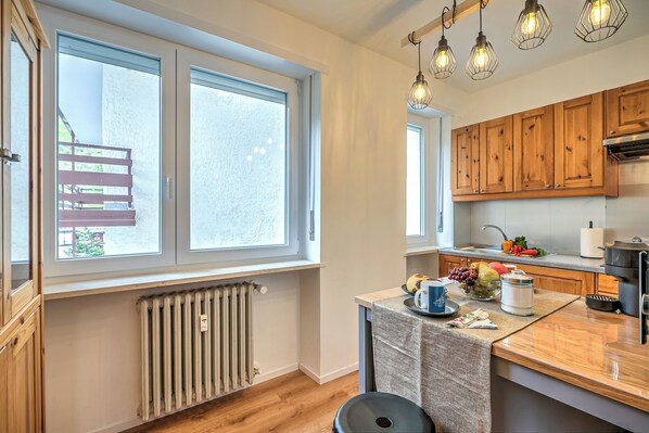 Family Apartment, 1 Bedroom (Starkeeper Apartment) | Private kitchen | Fridge, microwave, stovetop, coffee/tea maker