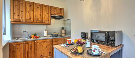 Family Apartment, Multiple Bedrooms (Starkeeper Apartment) | Private kitchen | Fridge, microwave, stovetop, coffee/tea maker
