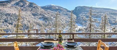 تناول الطعام بالخارج