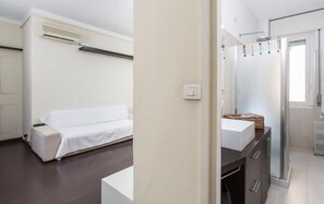 Shower, hair dryer, bidet - Pistrucci, Quiet And Modern 1 Br Flat By Halldis (Milan)