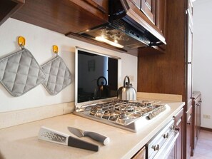 Fridge, microwave, oven, stovetop - Piero Della Francesca, Cozy 1 Br Flat Near Metro By Halldis (Milan)