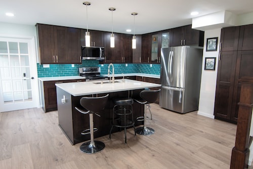 Modern and Convenient Waukesha 3BR home with 2 King Beds and Hot Tub