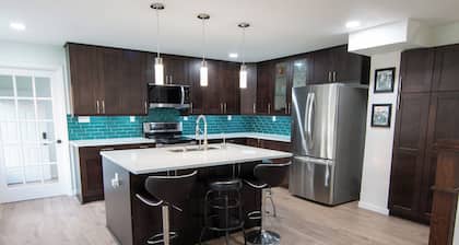 Modern and Convenient Waukesha 3BR home with 2 King Beds and Hot Tub