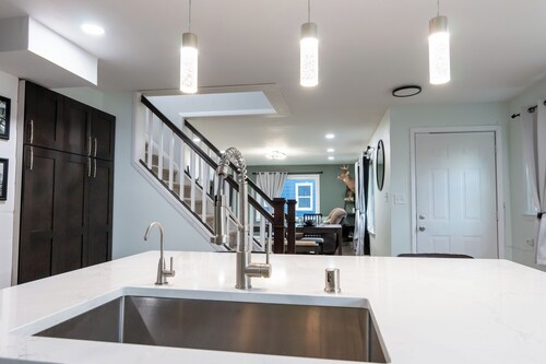 Modern and Convenient Waukesha 3BR home with 2 King Beds and Hot Tub