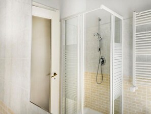 Dusj, hårføner og bidé