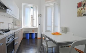 Fridge, microwave, oven, stovetop - Conca Del Naviglio 2915, 2 Br Flat With Balcony By Halldis (Milan)