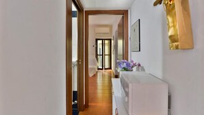 Interior - Como, Modern 1 Br Apartment In Corso Como By Halldis (Milan)